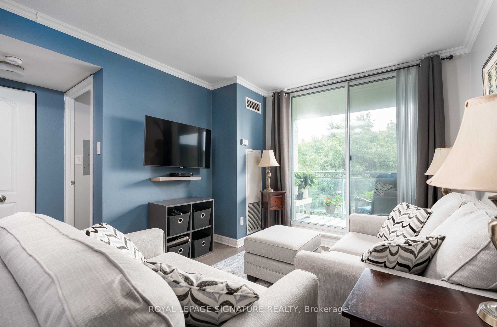 398 Eglinton Ave E, #602