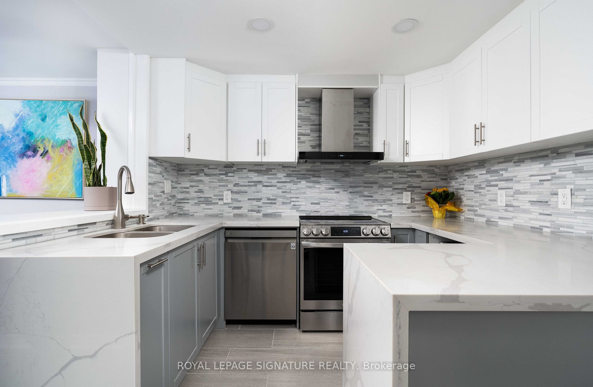 398 Eglinton Ave E, #602