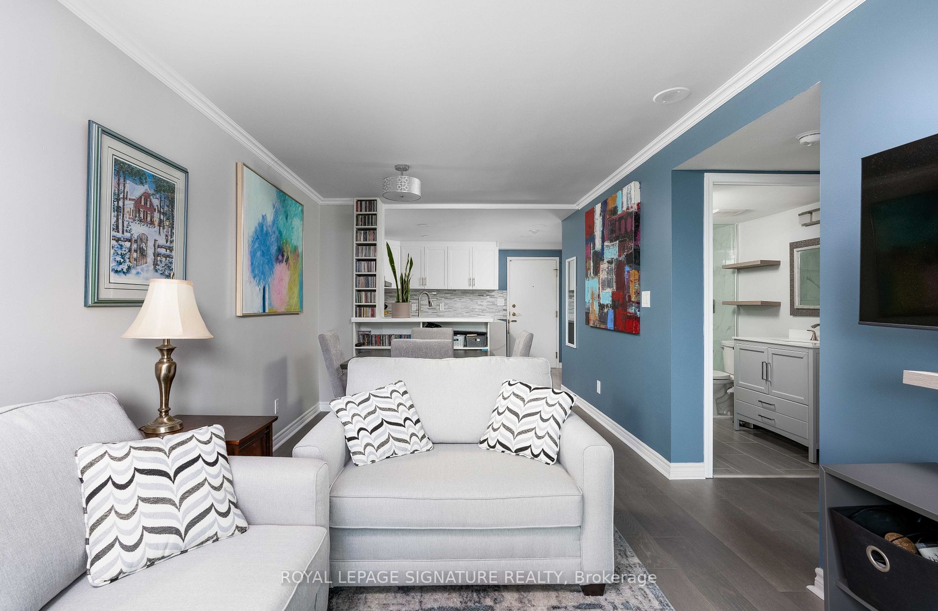 398 Eglinton Ave E, #602