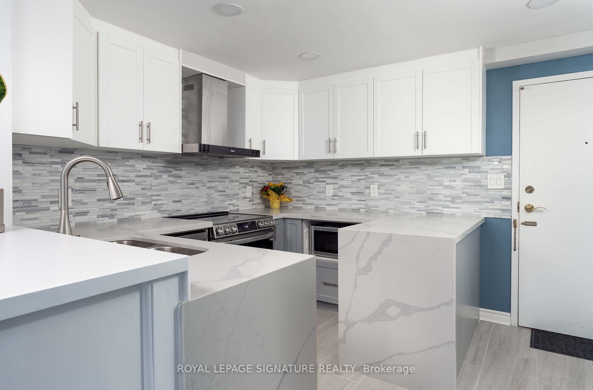 398 Eglinton Ave E, #602