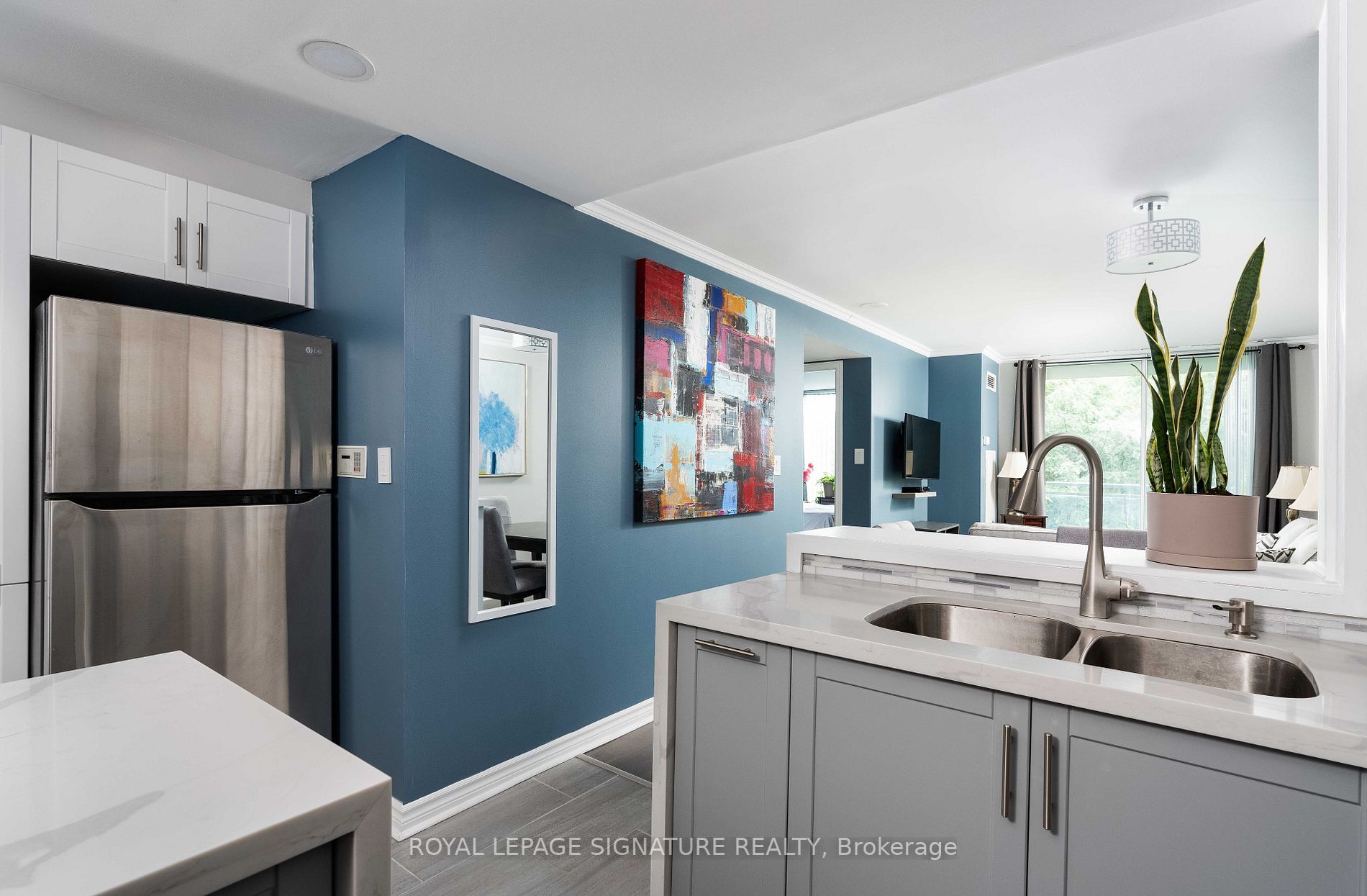 398 Eglinton Ave E, #602