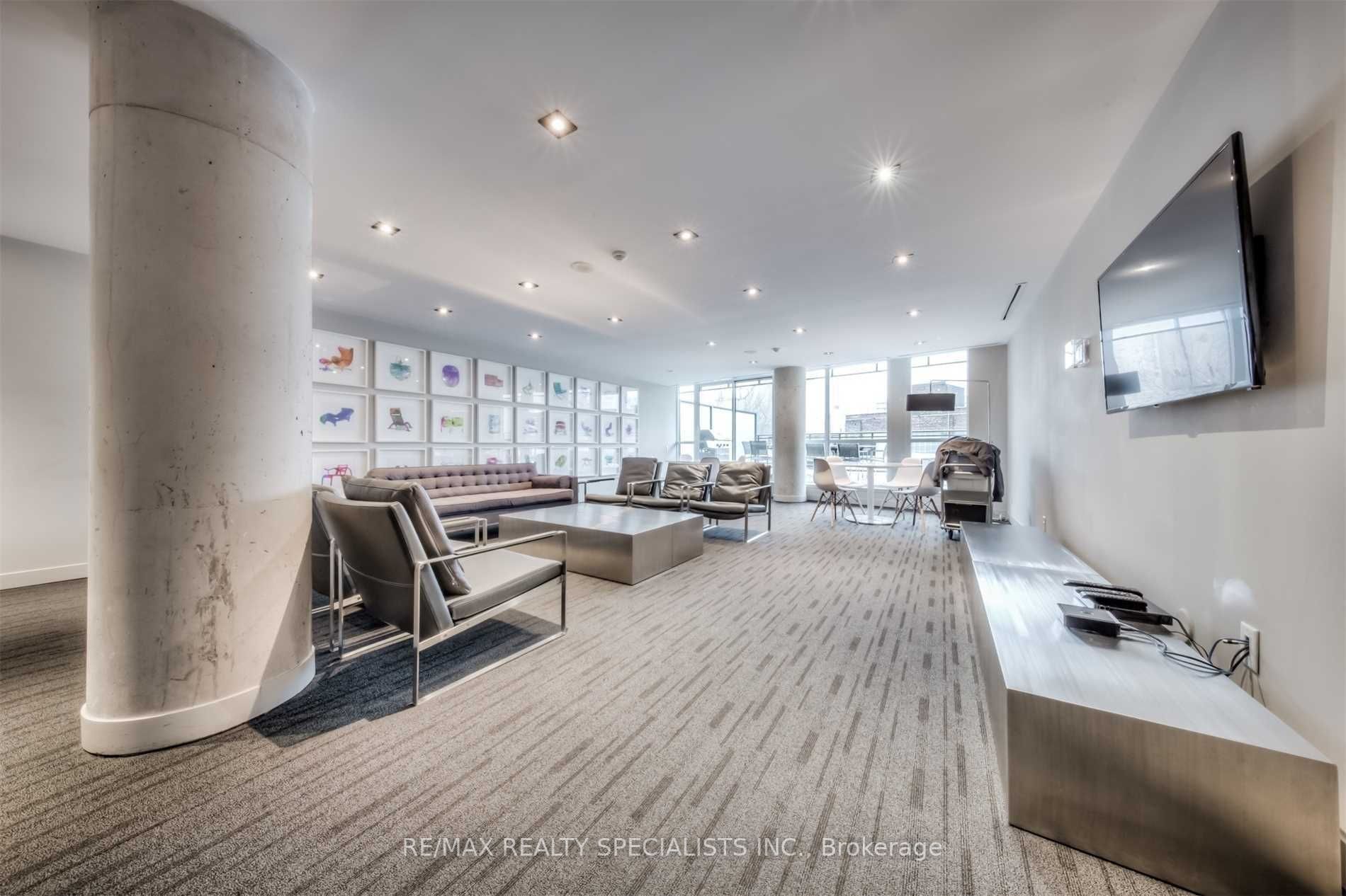 318 King St E, #201