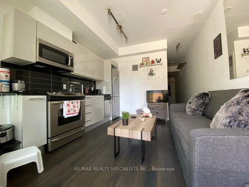 318 King St E, #201