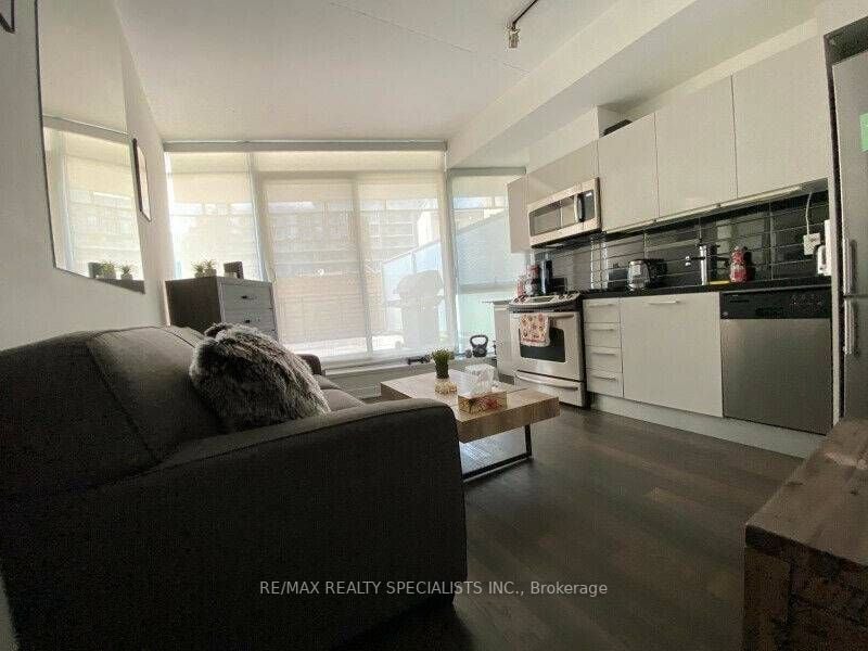 318 King St E, #201