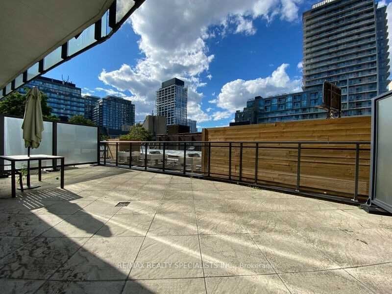 318 King St E, #201