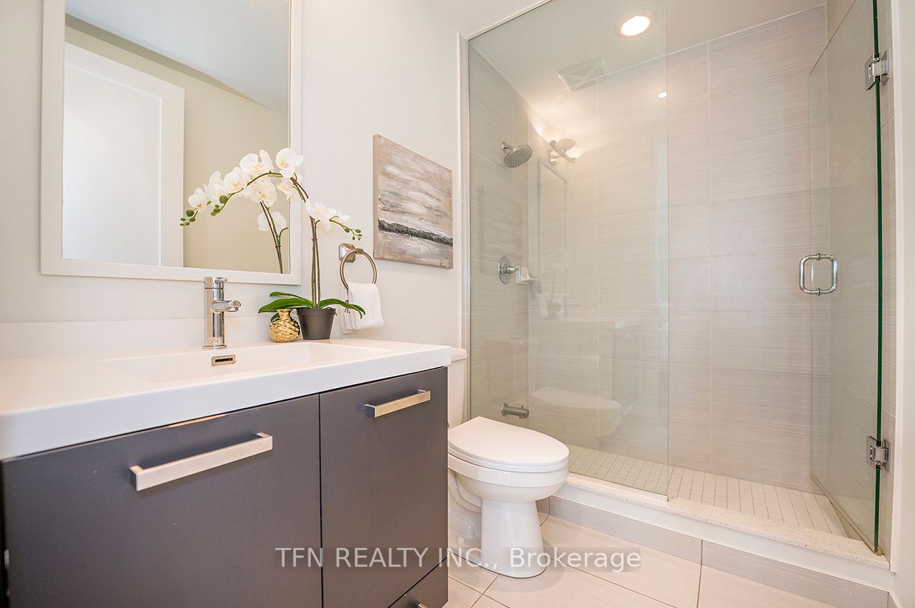 352 Front St W, #1415