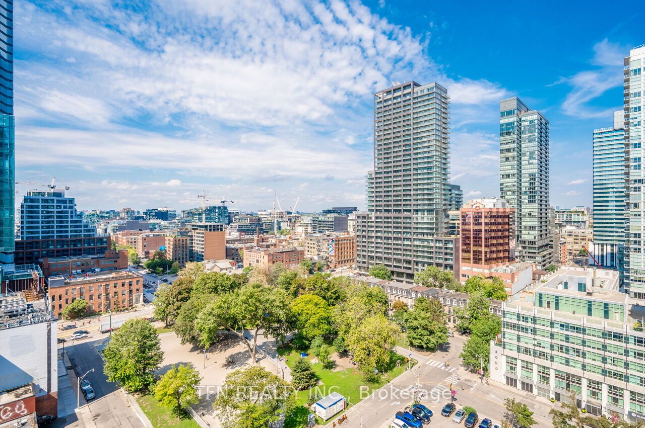 352 Front St W, #1415
