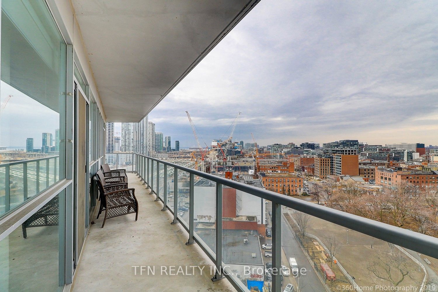352 Front St W, #1415
