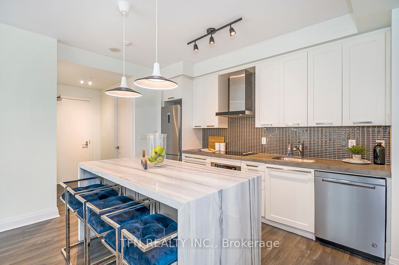 352 Front St W, #1415