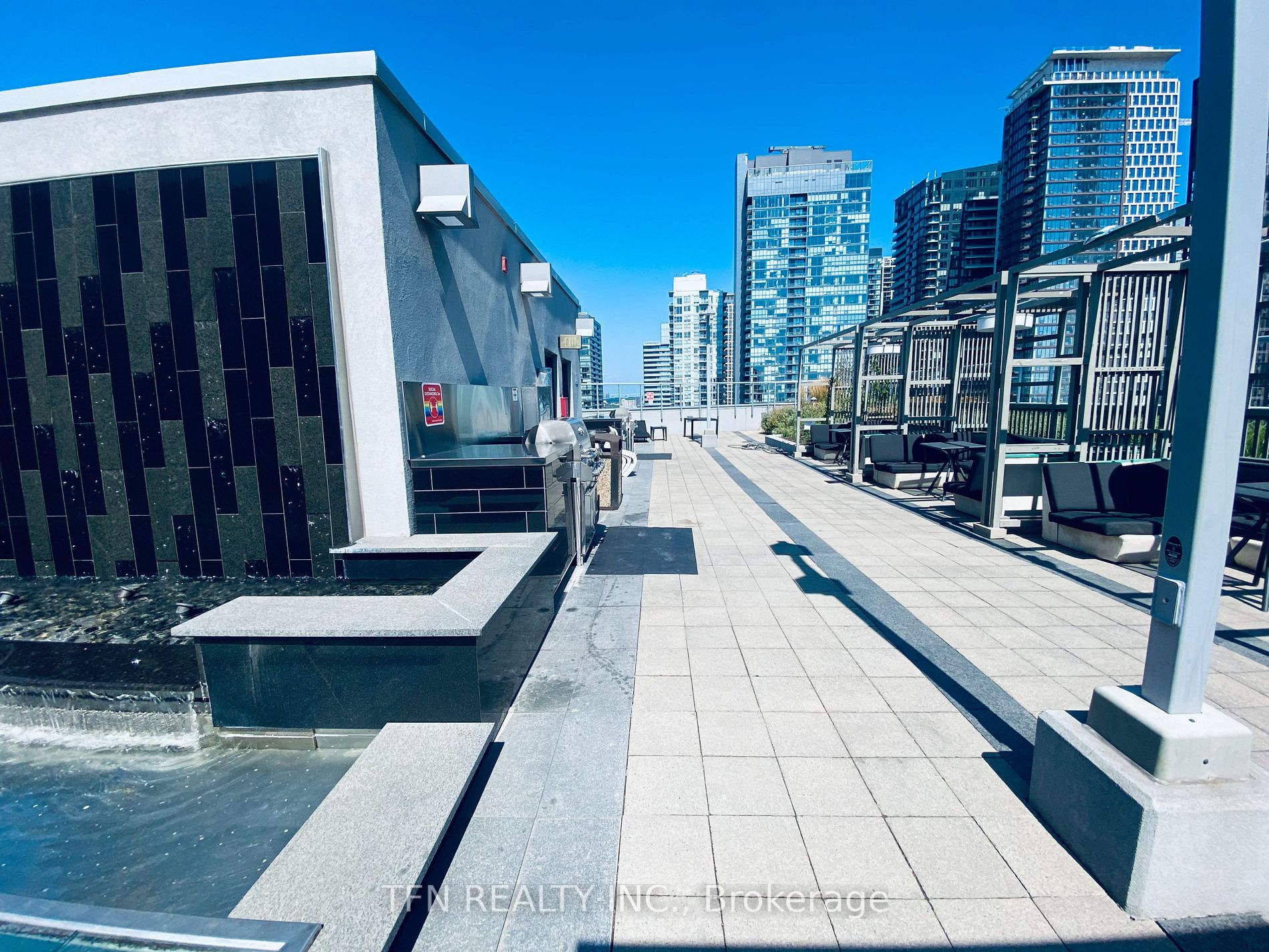 352 Front St W, #1415
