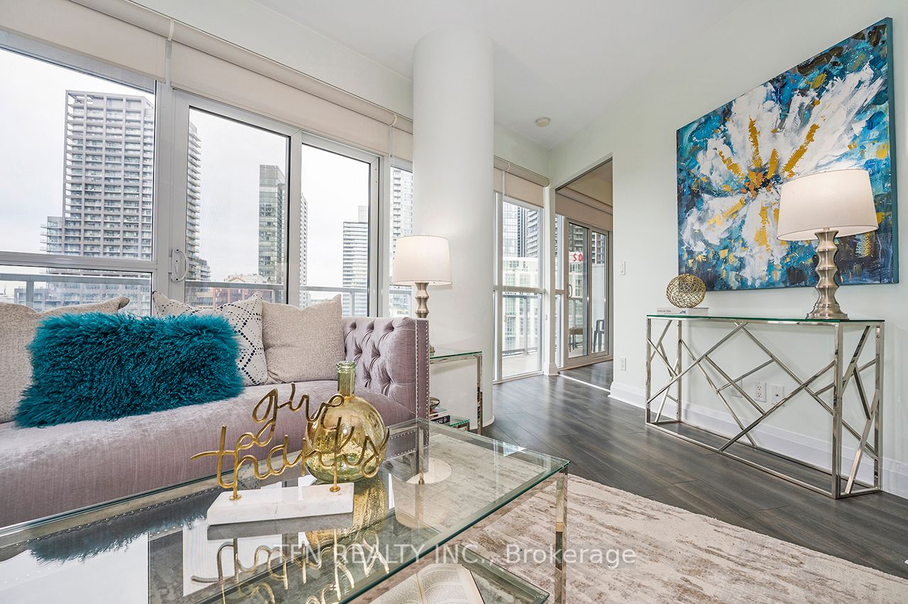 352 Front St W, #1415
