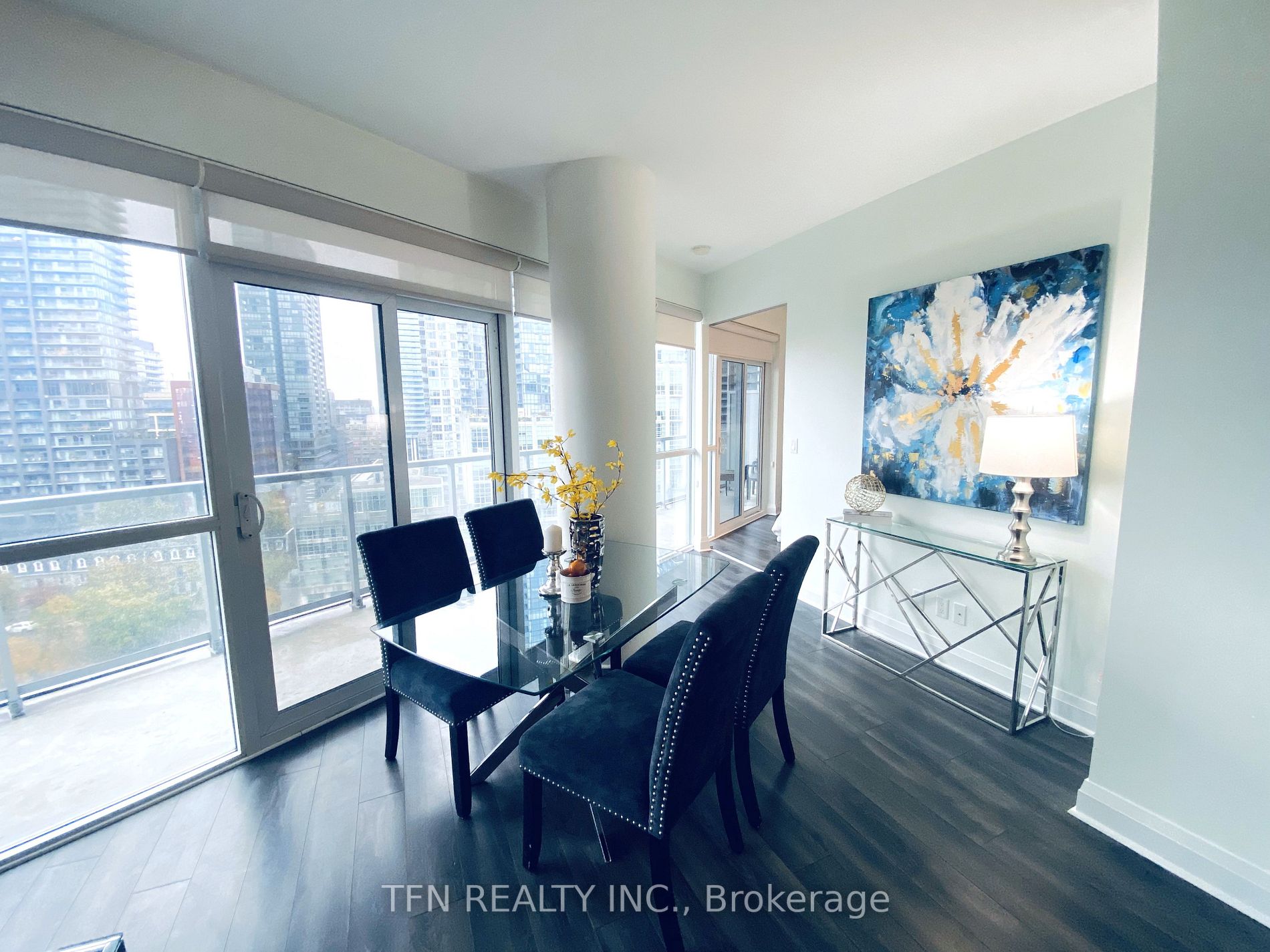 352 Front St W, #1415