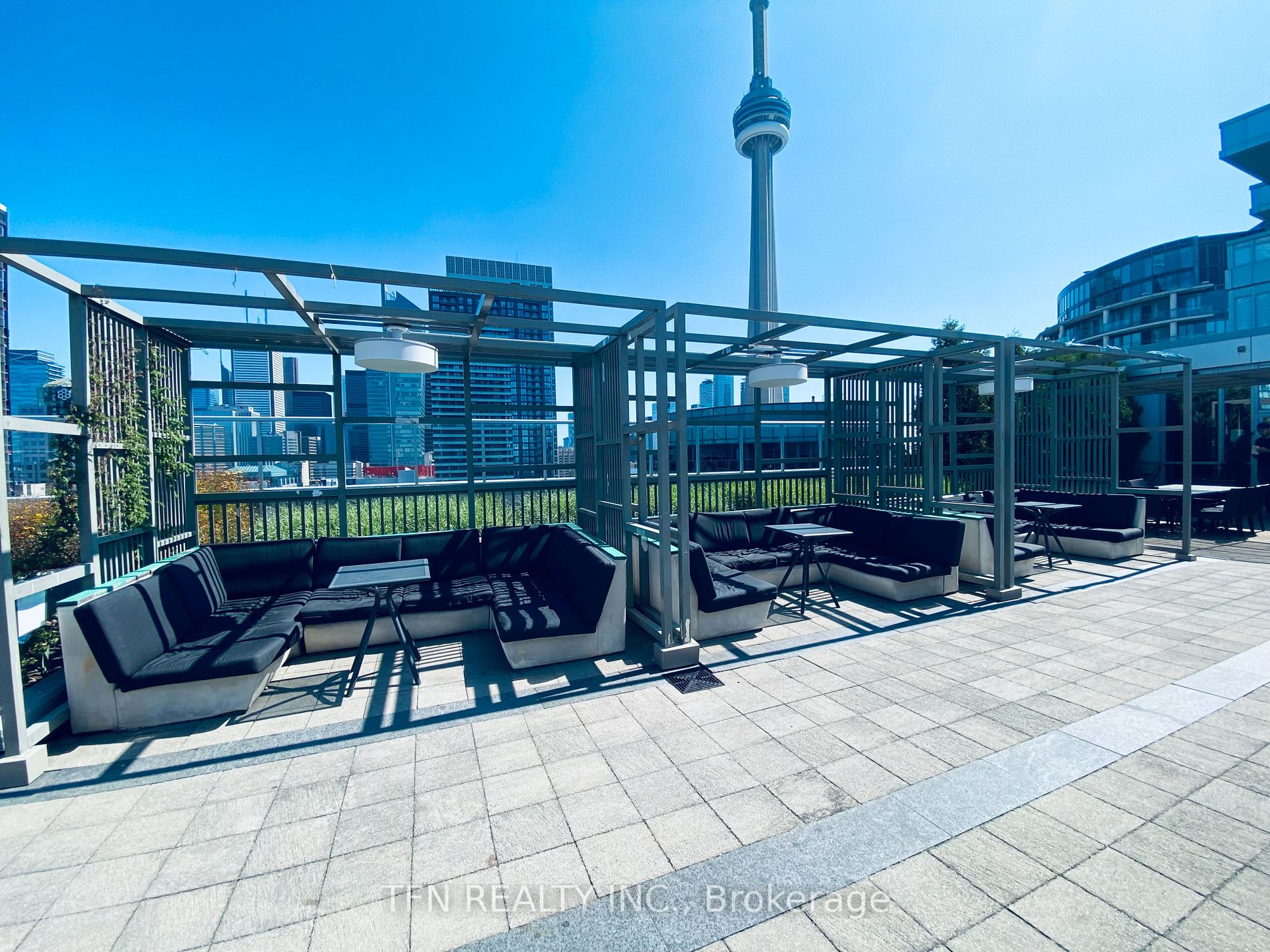 352 Front St W, #1415