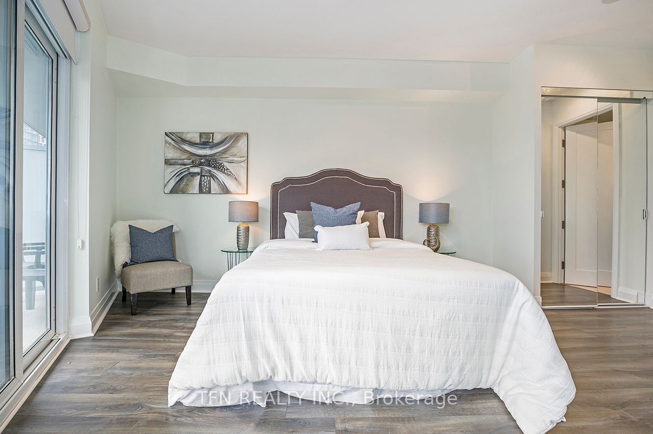 352 Front St W, #1415