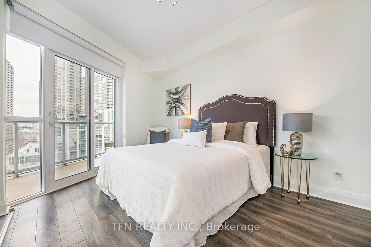 352 Front St W, #1415