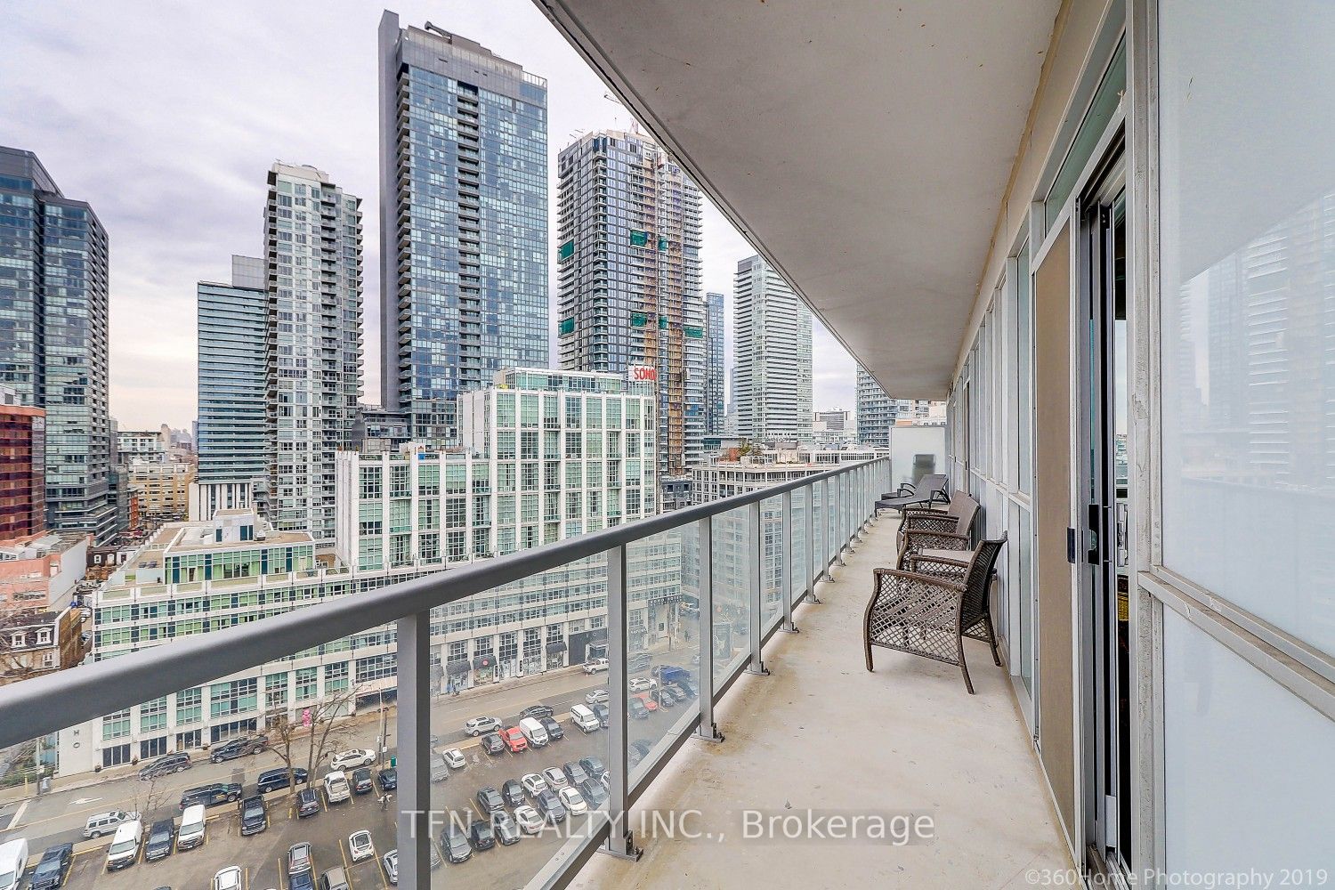 352 Front St W, #1415