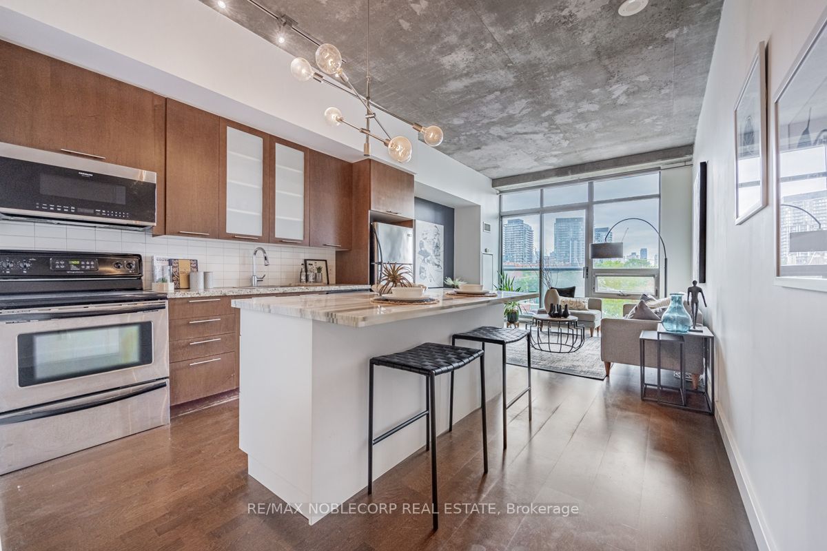 33 Mill St, #411