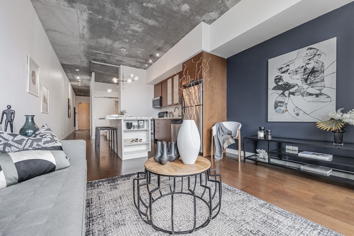 33 Mill St, #411