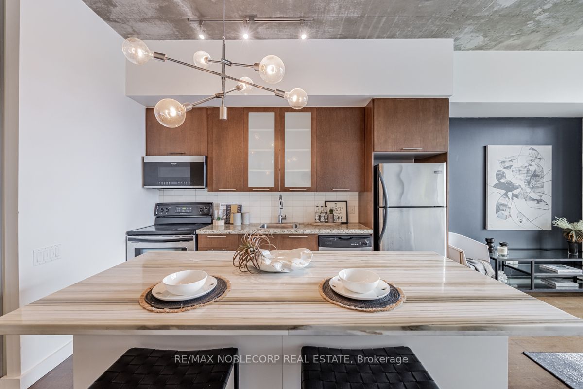 33 Mill St, #411