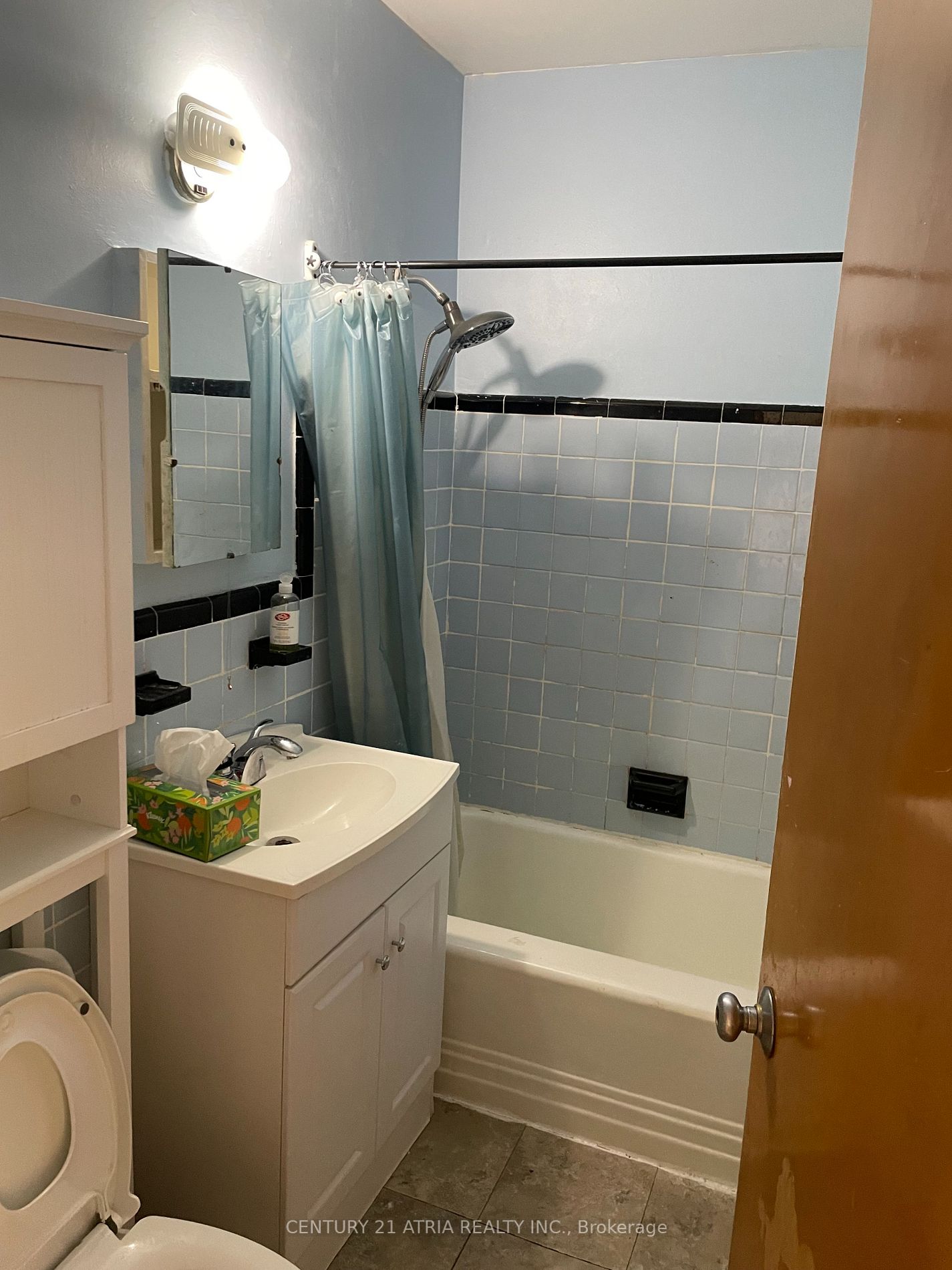 660 Eglinton Ave, #408