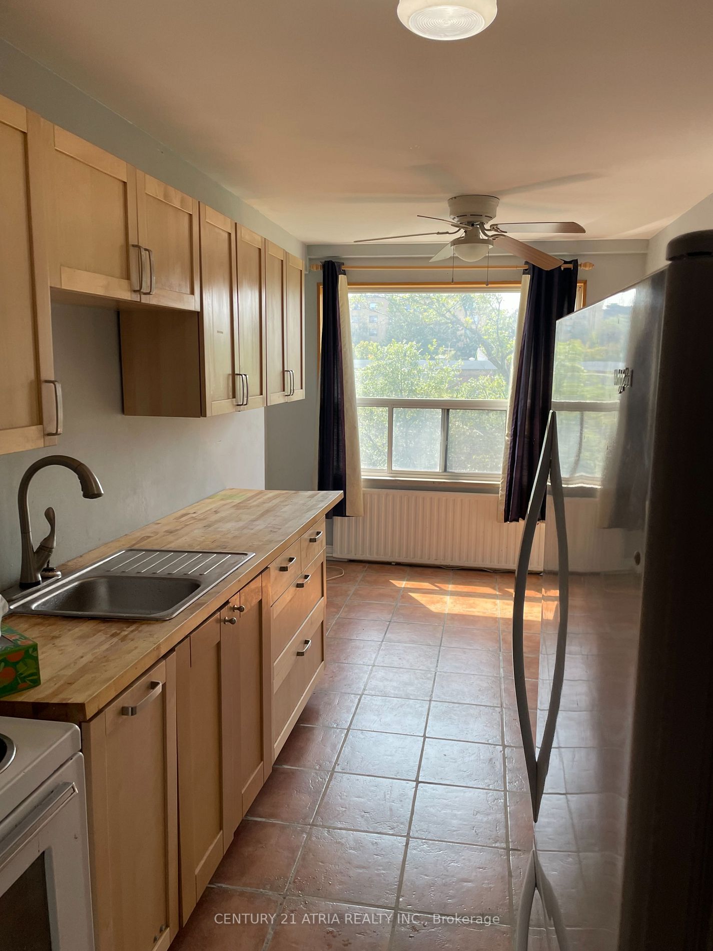 660 Eglinton Ave, #408