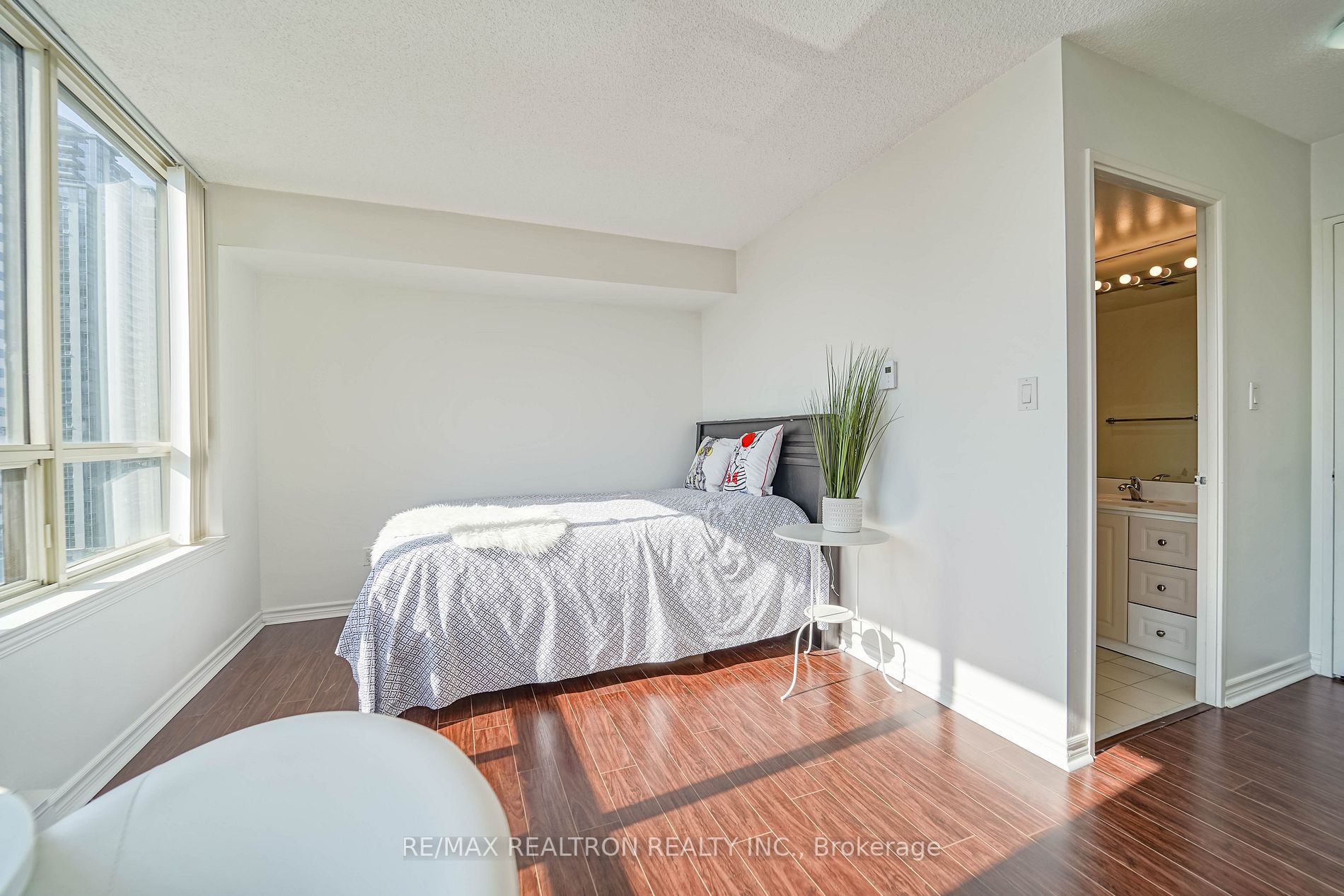 30 Greenfield Ave, #1211