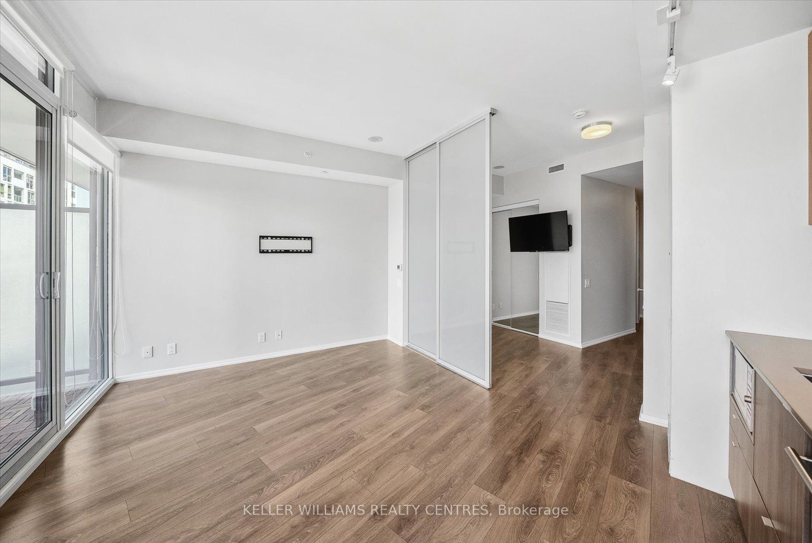 125 Peter St, #1105