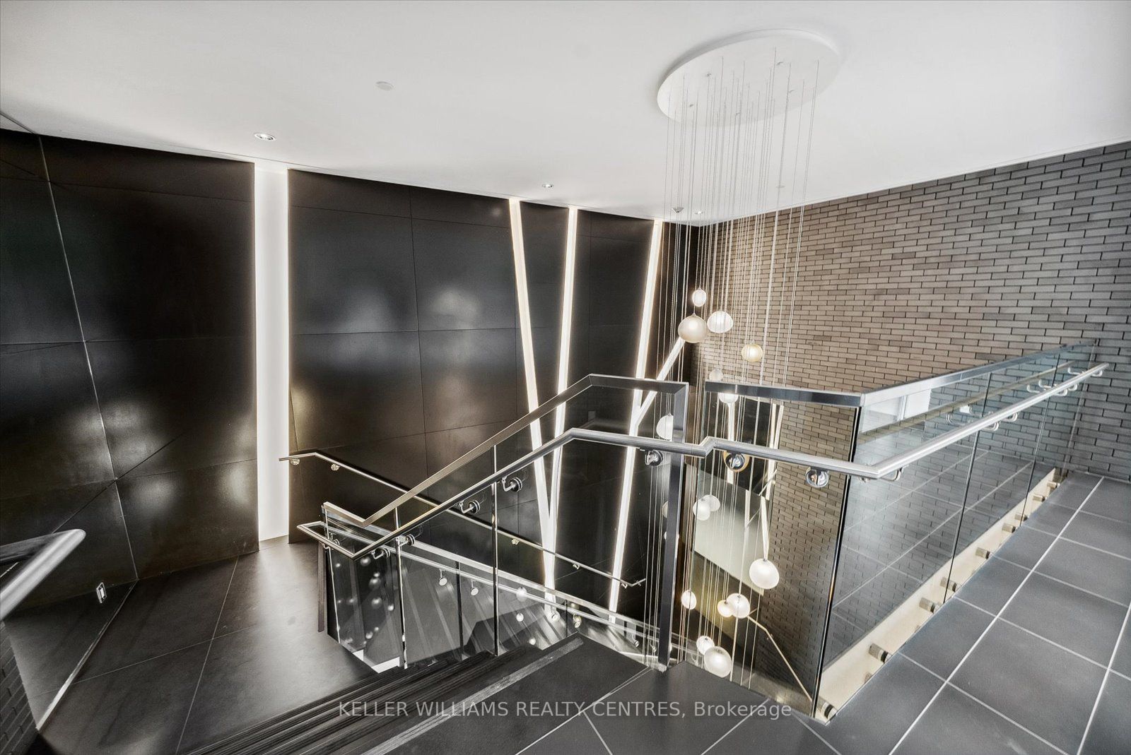 125 Peter St, #1105