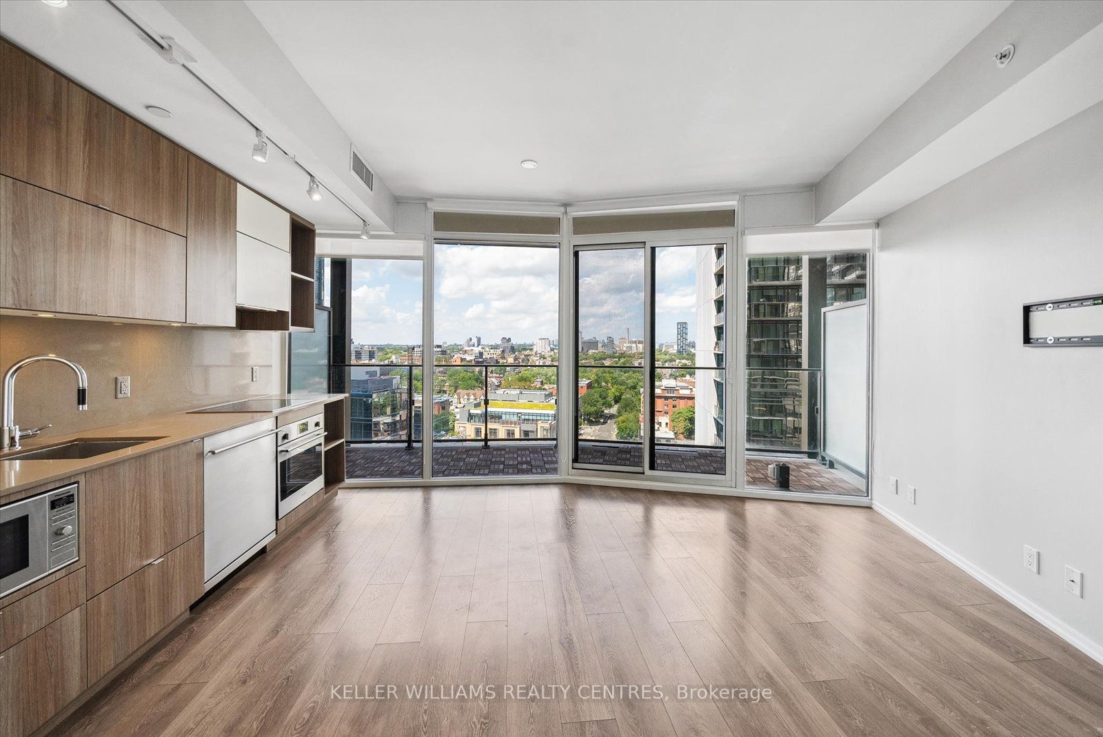 125 Peter St, #1105