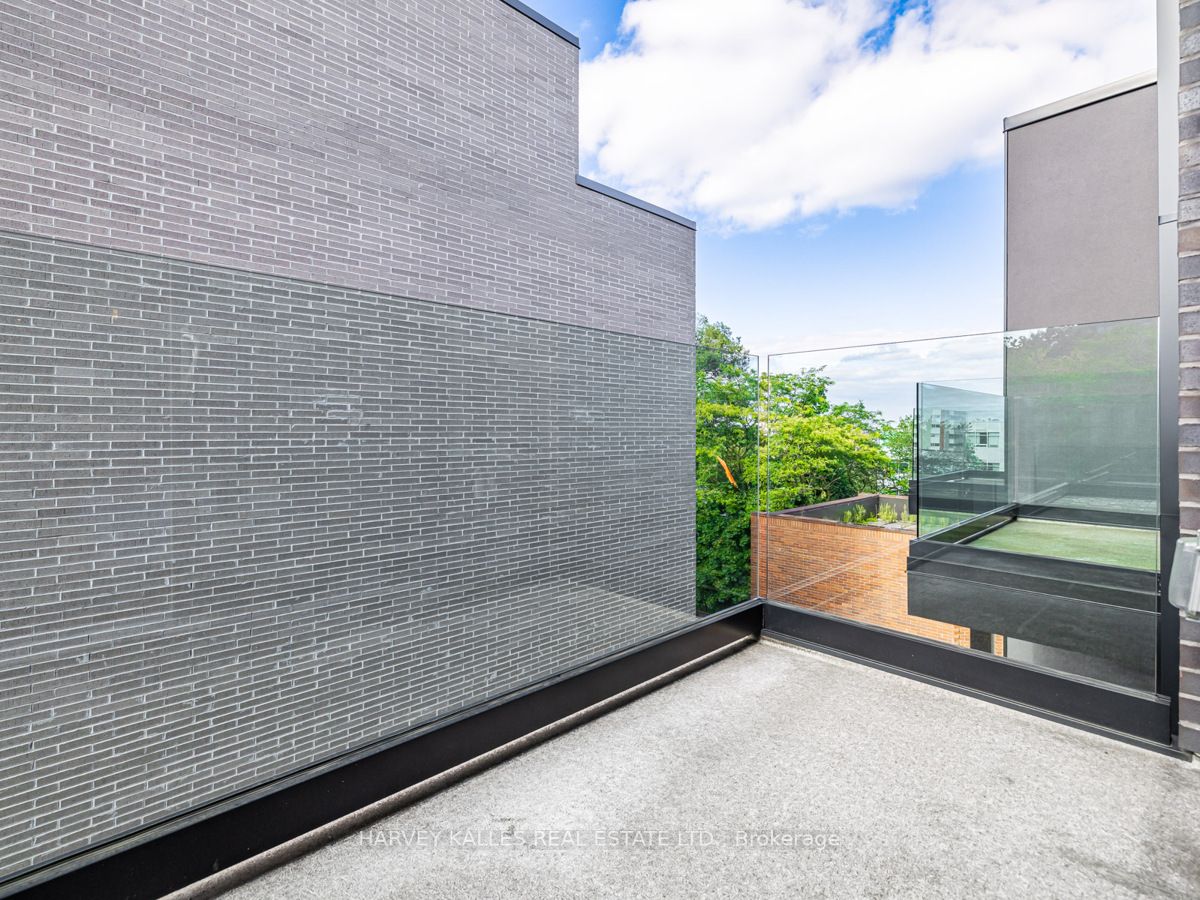 536B Eglinton Avenue E