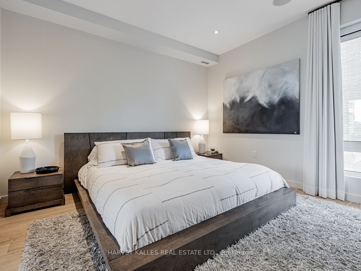 536B Eglinton Avenue E