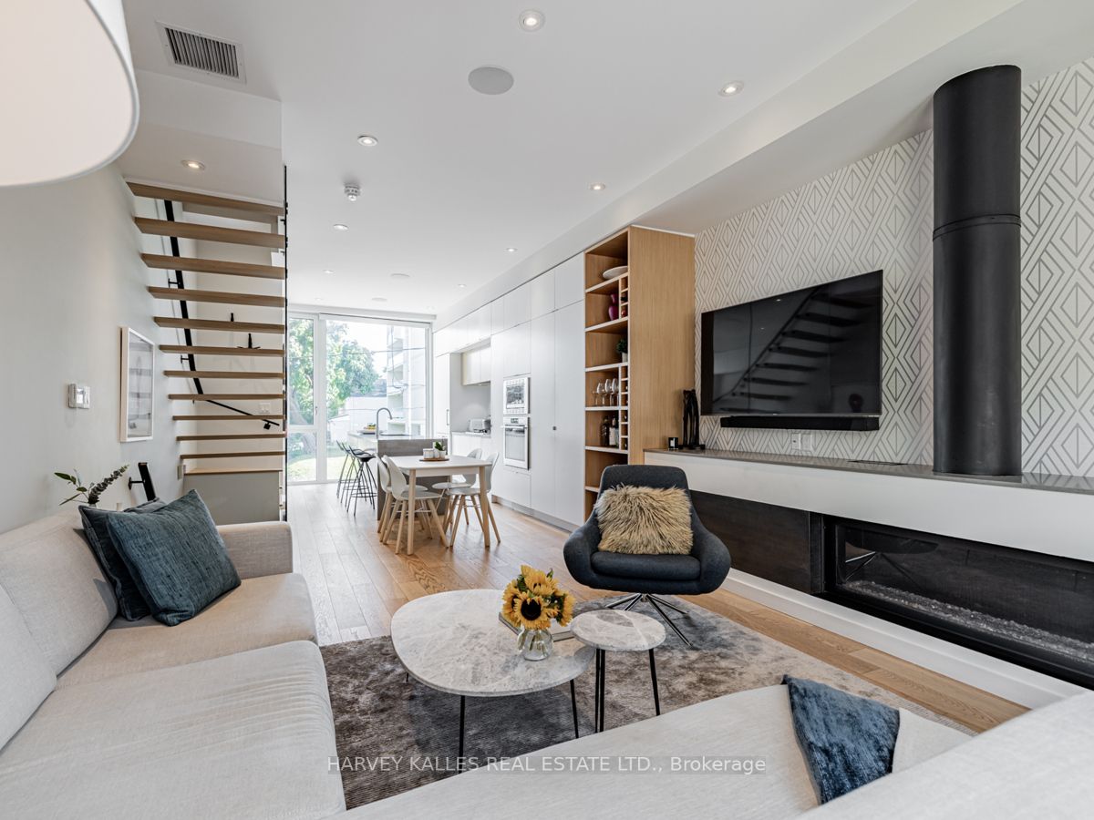 536B Eglinton Avenue E