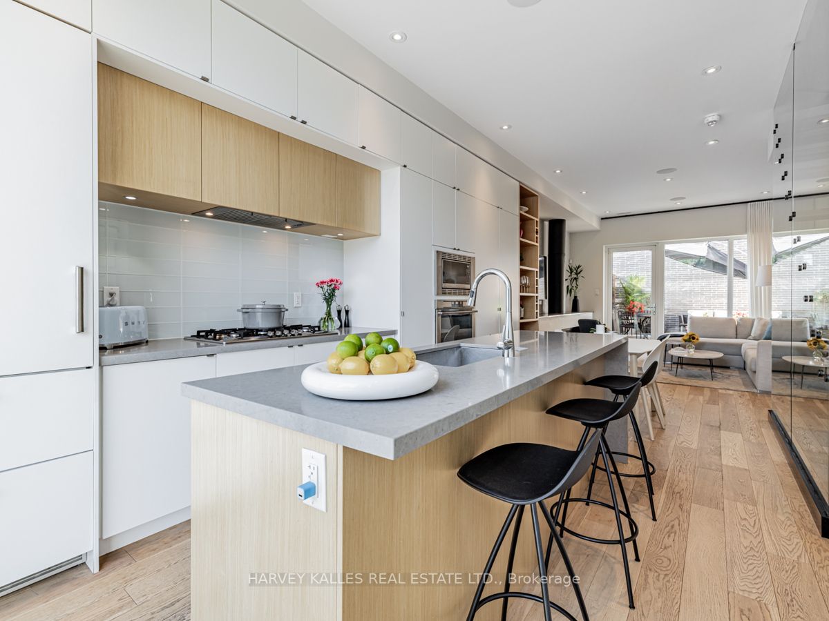 536B Eglinton Avenue E