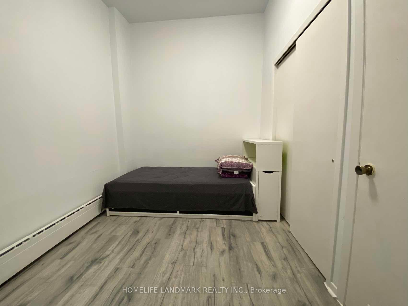 353 Spadina Ave, ##2