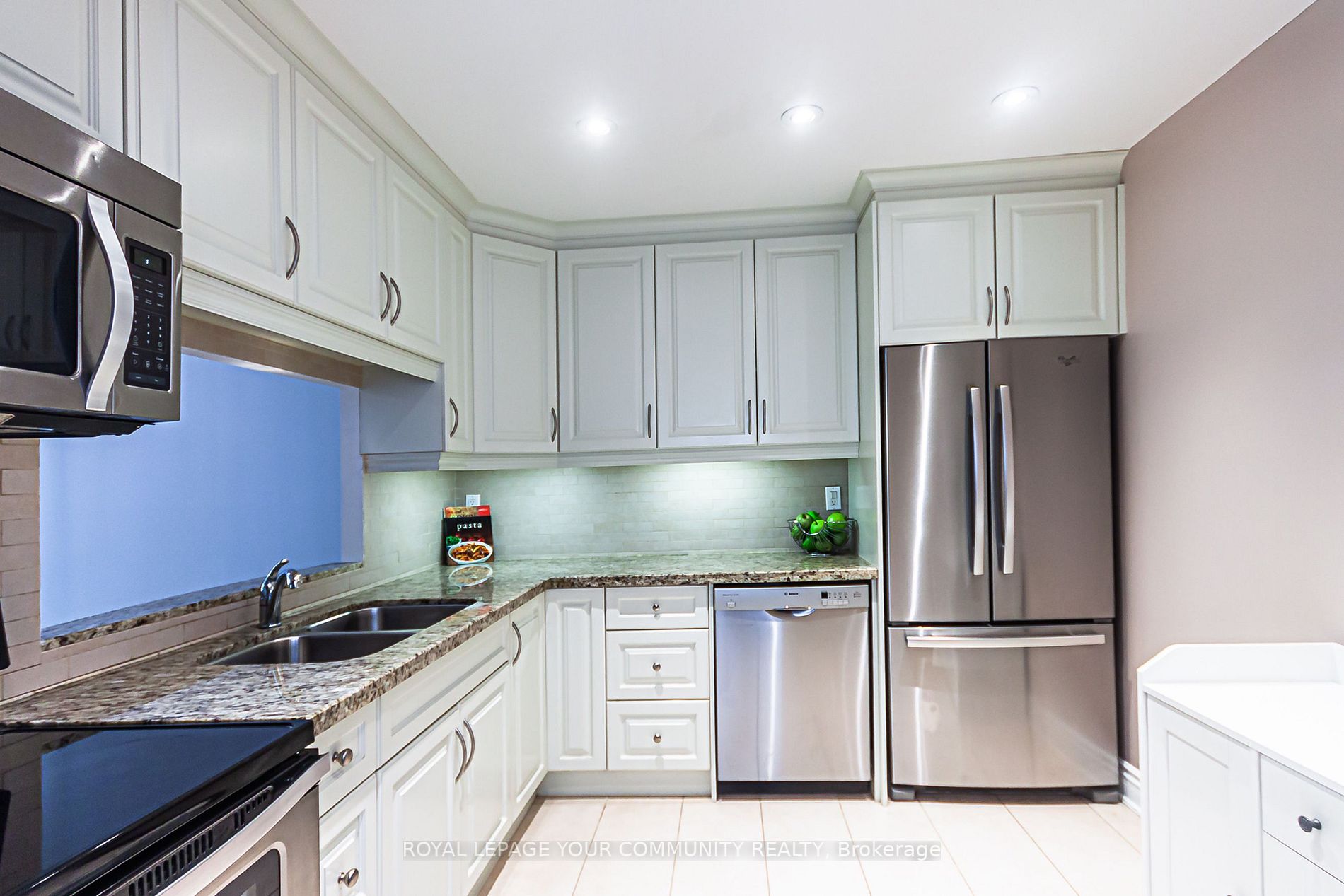 1555 Finch Ave E, #101