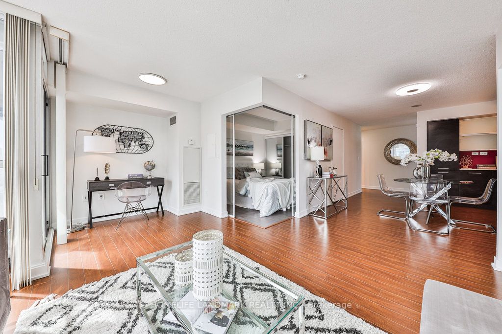 8 Telegram Mews, #1607