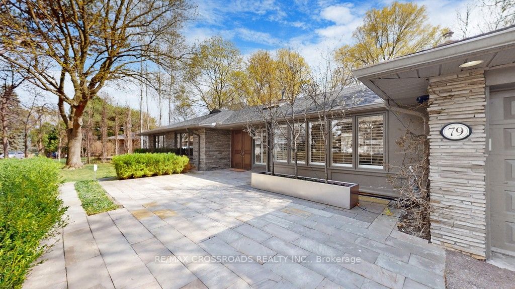 79 Forest Grove Dr