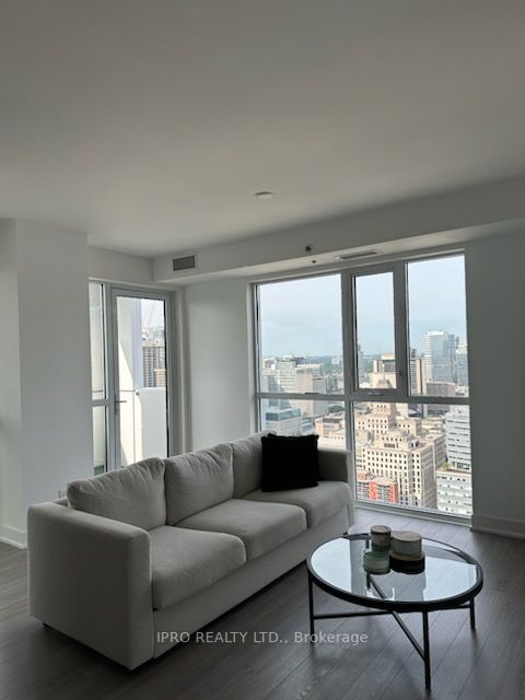 318 Richmond St W, #3702