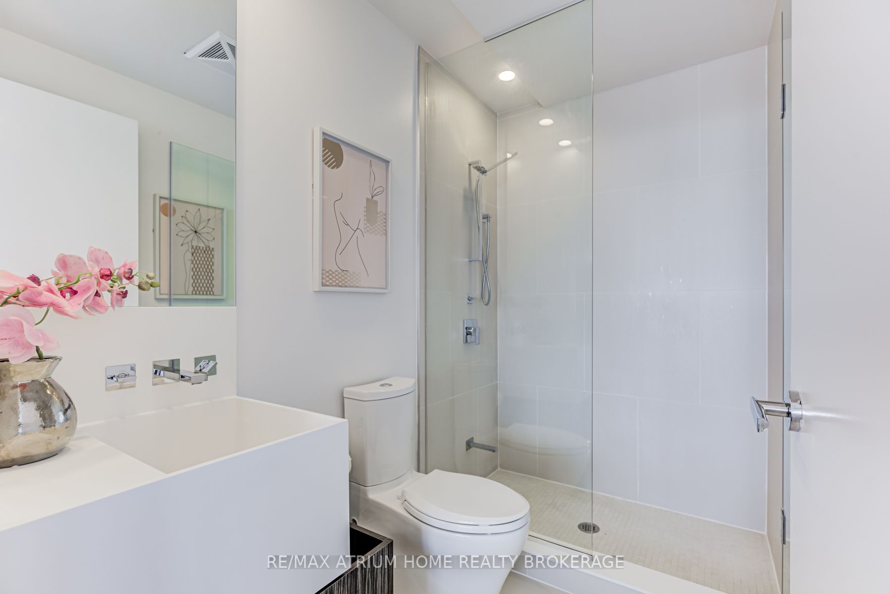 1 Bloor St E, #5106