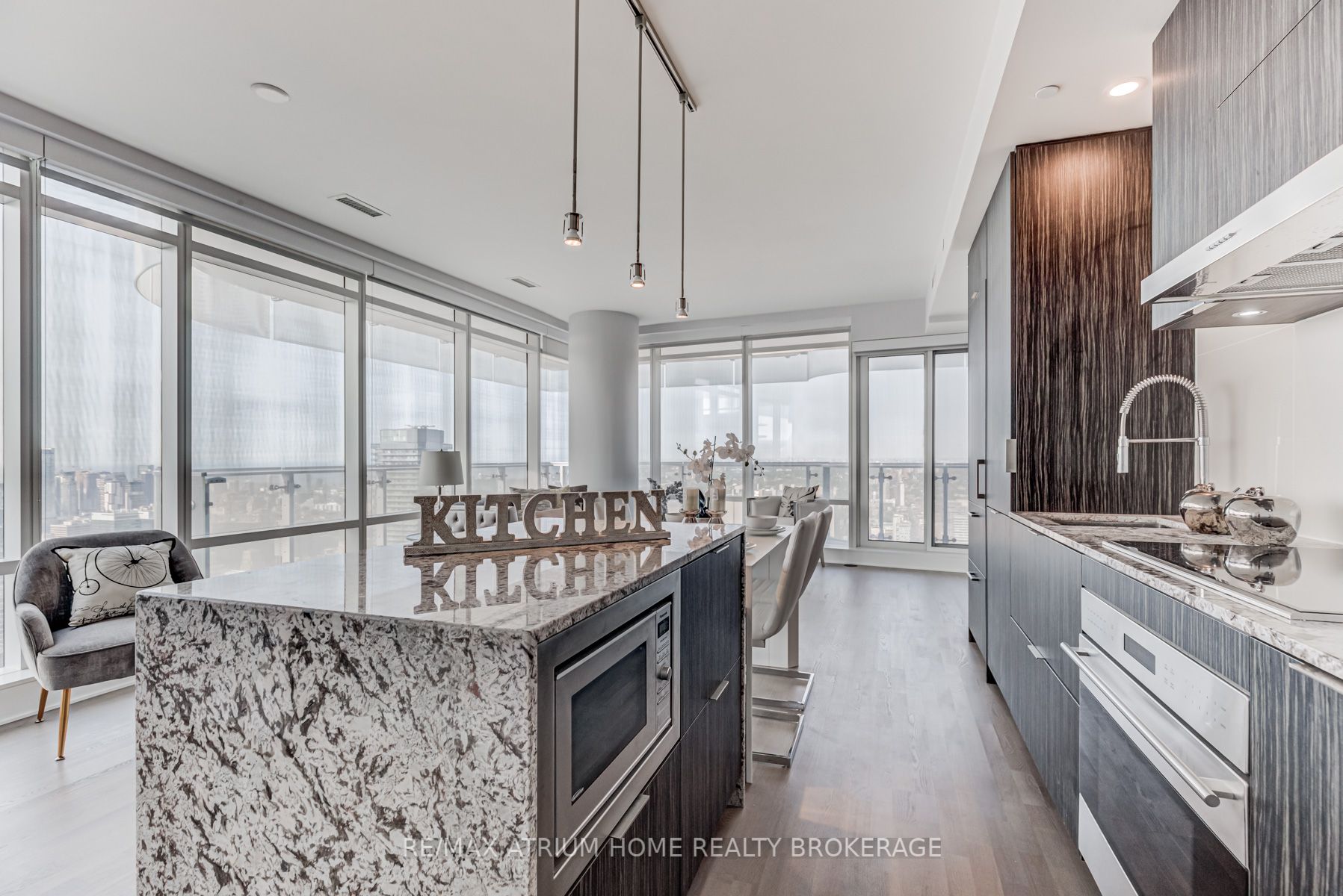 1 Bloor St E, #5106