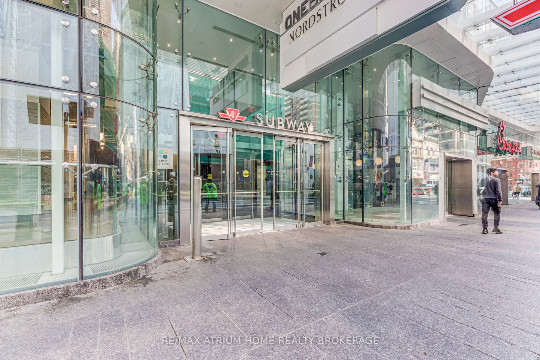 1 Bloor St E, #5106