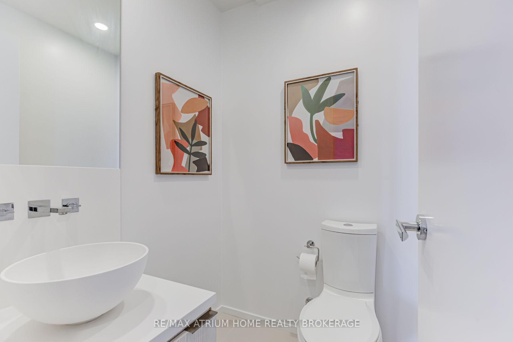 1 Bloor St E, #5106