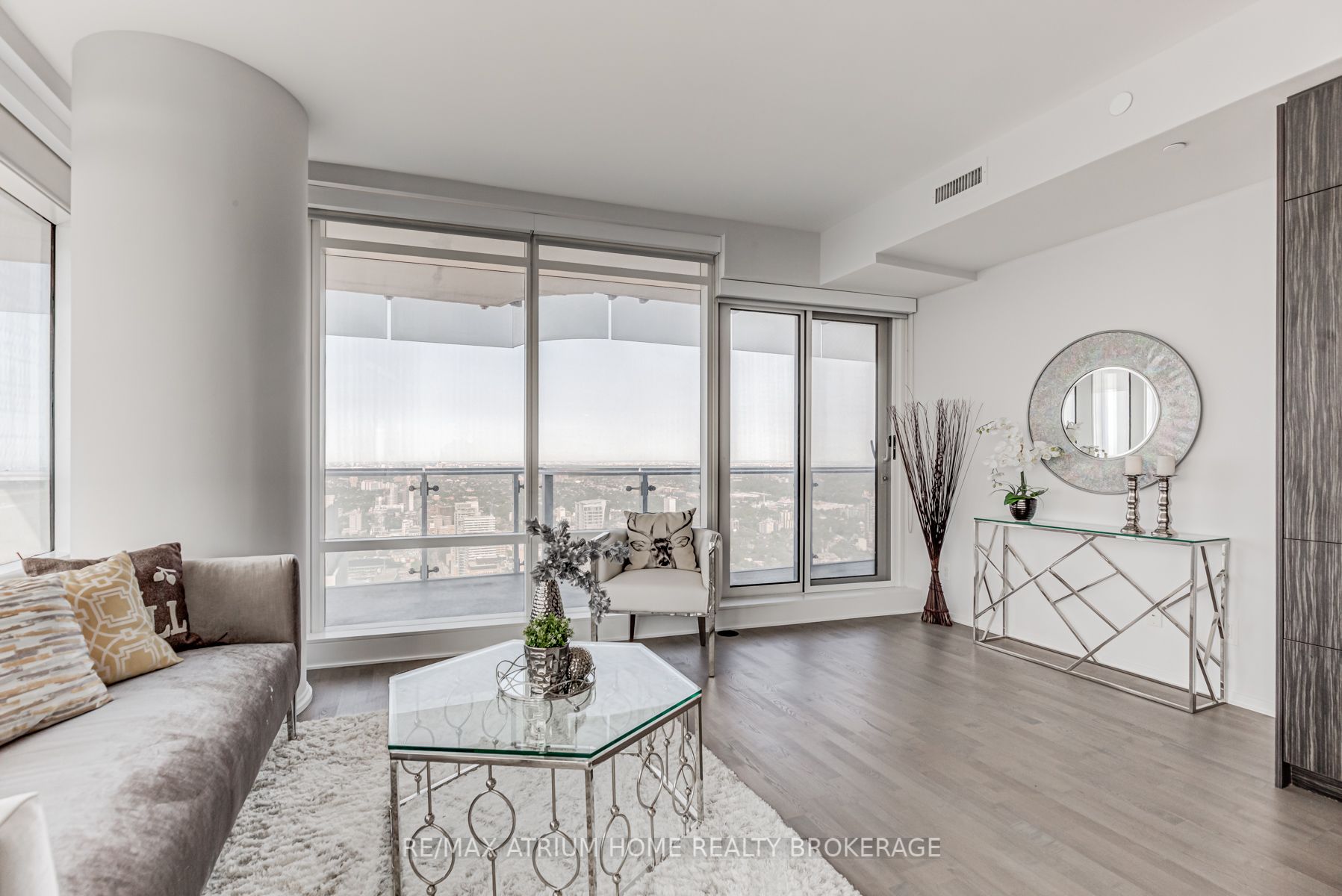 1 Bloor St E, #5106