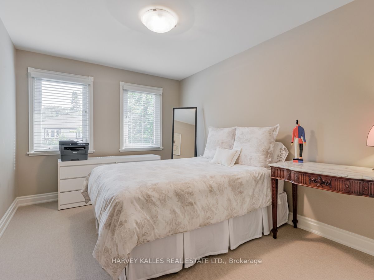 32 Coulson Ave