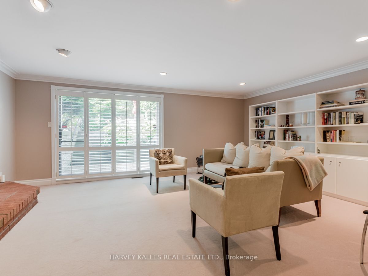 32 Coulson Ave