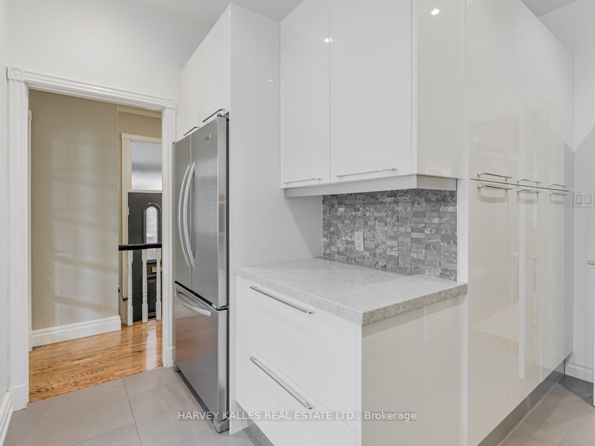 32 Coulson Ave