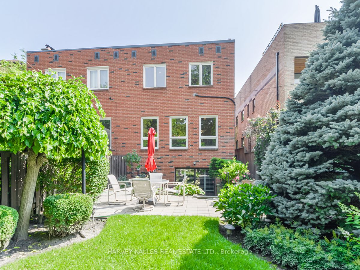 32 Coulson Ave