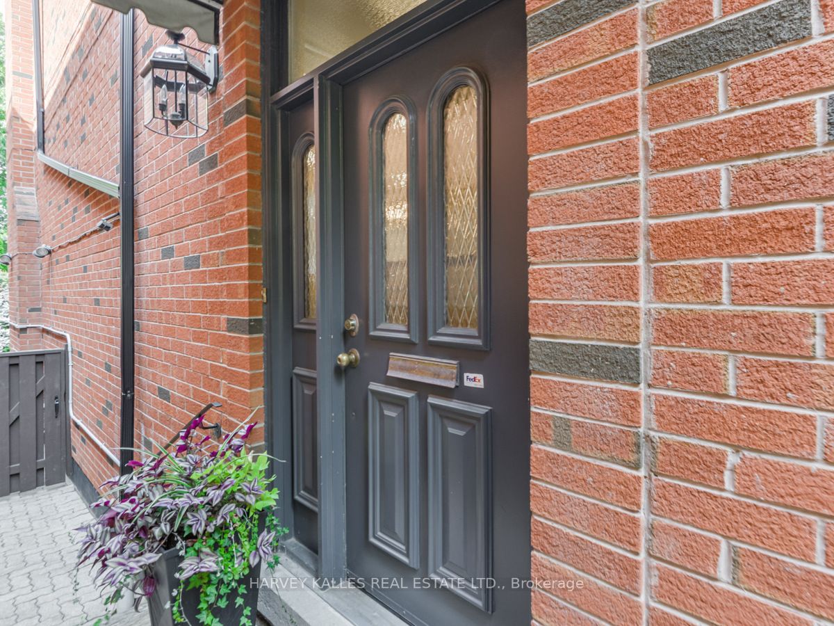 32 Coulson Ave