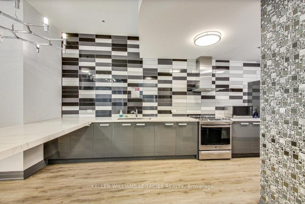 219 Fort York Blvd, #304