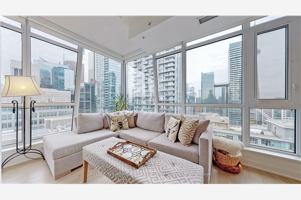 199 Richmond St W